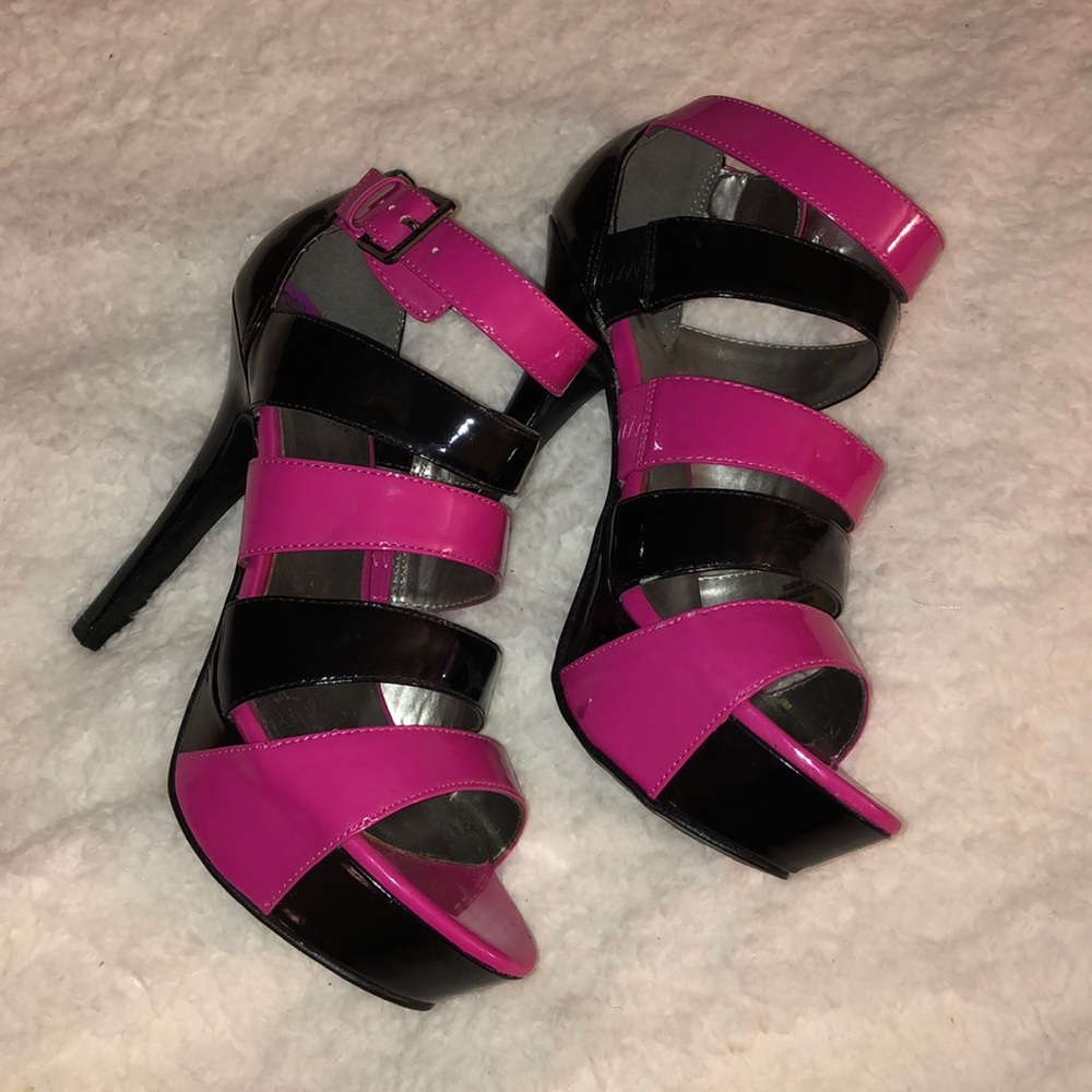 G by GUESS Platform Sandals
